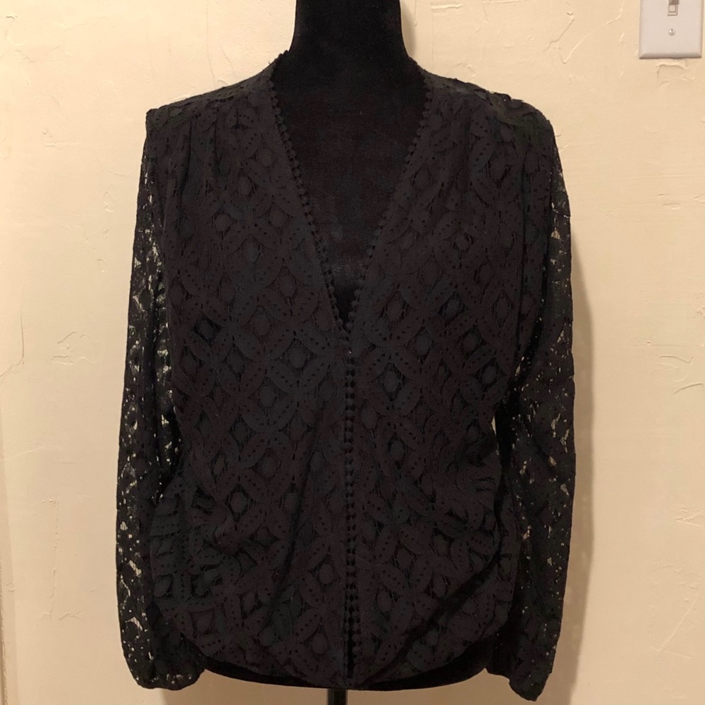 LiV Lace Top